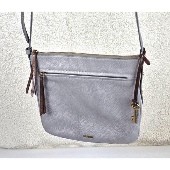 Fossil Pebbled Leather Crossbody Bag Gray Zip Pocket Key Charm Adjustable Strap - Picture 9 of 11